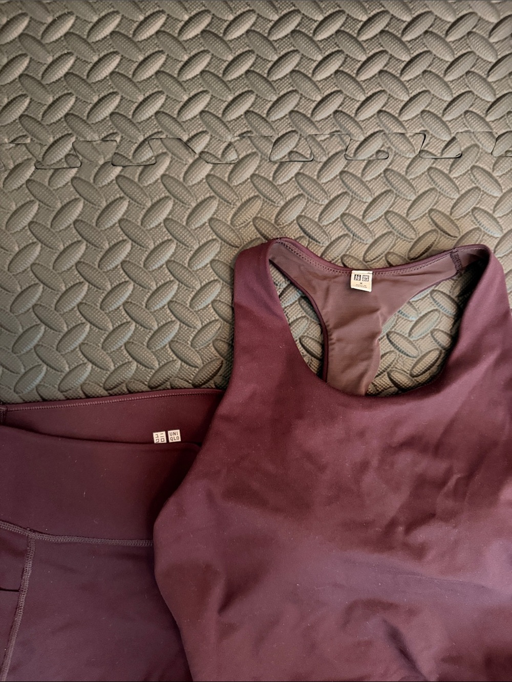 Uniqlo Wine High-Waist Leggings with Matching Racerback Bra - Picture 2 of 5